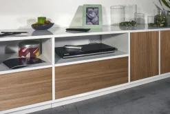 Mobile porta TV Dleott, cm 260x41h46, Bianco lucido e Noce