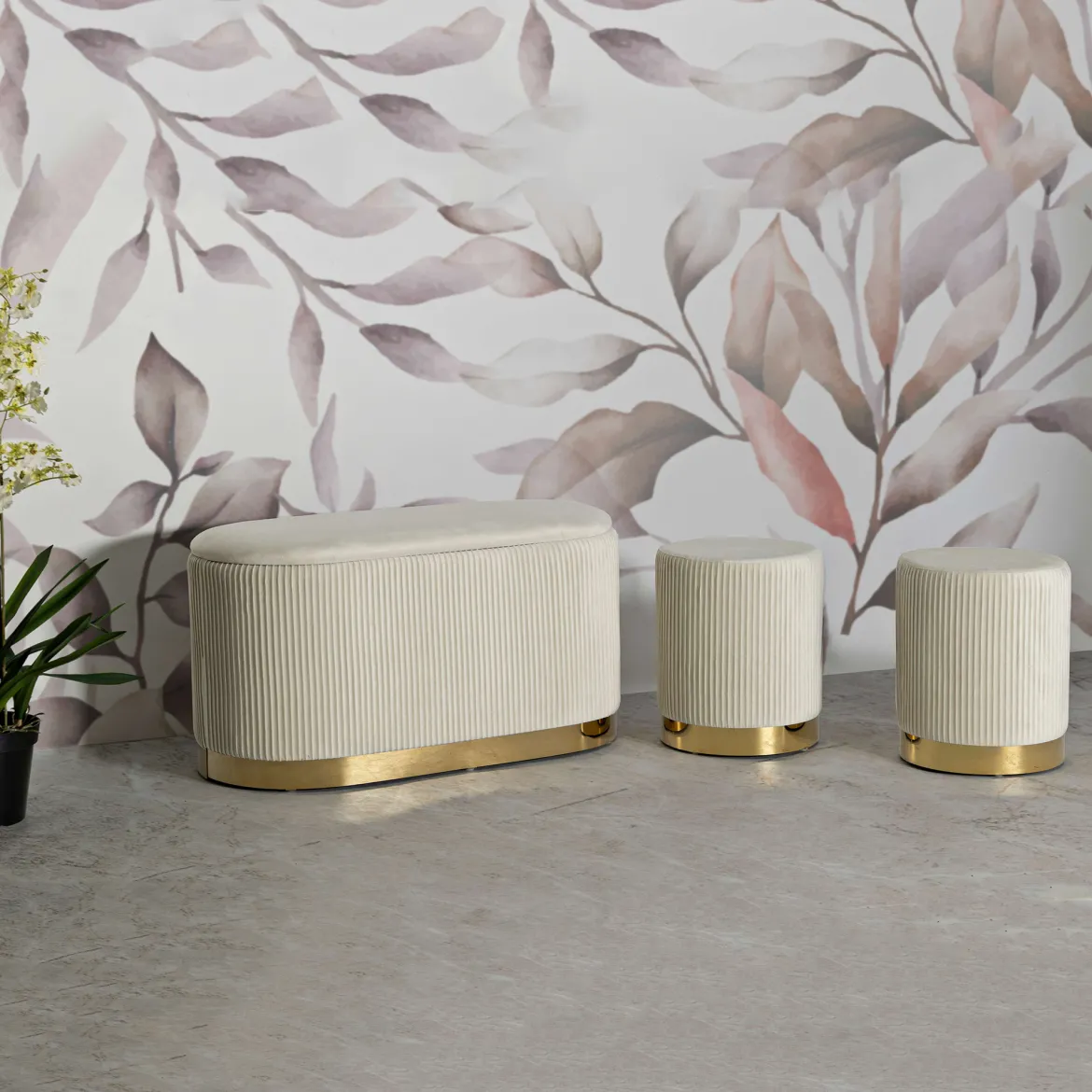 Panca Bianco Crema oro con due Sgabelli, Panca Contenitore Materiale Struttura in Metallo 80x37x42h cm, Colore Seduta Bianco - Soroti