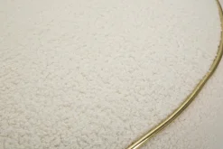 Poltrona cilindrica in tessuto con braccioli crema e oro - Pratesi