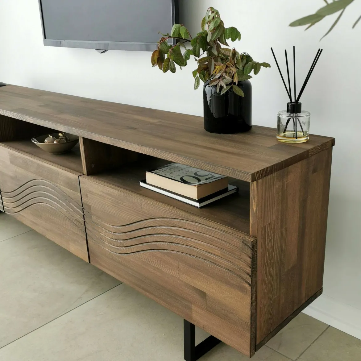 Porta TV noce 170x30x40h cm 3 ante legno massello - Ulana