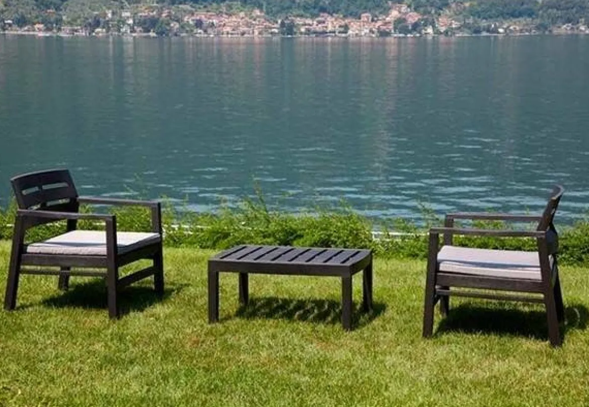 Salottino da esterno 2 posti e 1 tavolo effetto doghe antracite - Alfio
