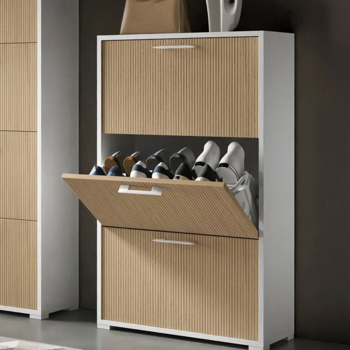 Scarpiera Bianco Beige un Ripiano 18 Paia 67x28x112h cm, 3 Vani - Entellina