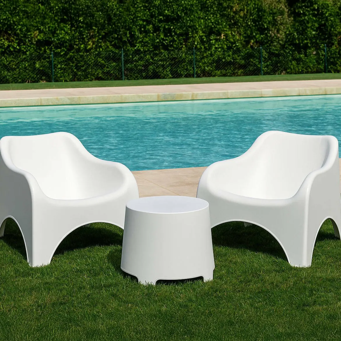 Set Salotto da Esterno Bianco 2 Posti un Tavolino, set da Campeggio Bistrot Made in Italy - Lithia