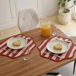 Set 2 Tovagliette/Sottopiatti in Ecopelle Hart, Rosso e Rosa 40x40 cm, Fantasia a righe, Lavabili e Antiscivolo, Indoor/Outdoor, Made in Italy