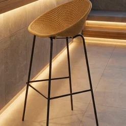 Sgabello Giallo Senape Nero set da 2 Indoor/outdoor Seduta Traforata Altezza Seduta 75 cm 51x82x58h cm, Materiale Struttura in Metallo - Trong