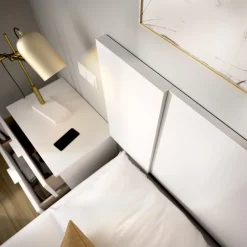Testiera Letto Bianco Marrone Rovere 2 Comodini Inclusi Piazza e Mezza 34x237 cm, Colore Struttura Marrone - Carson